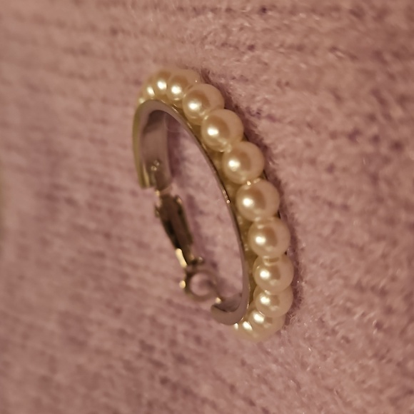 Mini pearl silver plated hoop earrings, EUC - Picture 4 of 4